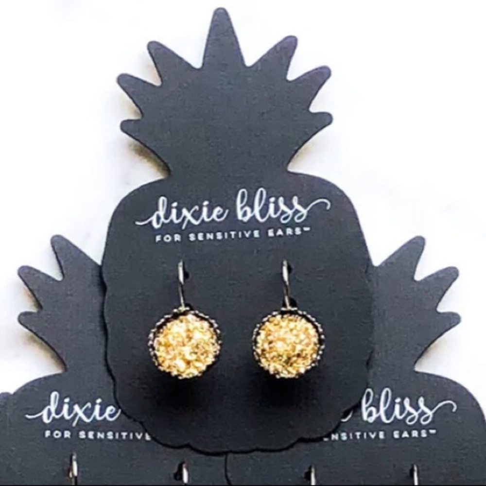 EUC Dixie Bliss Noel Leverback Earring in Gold